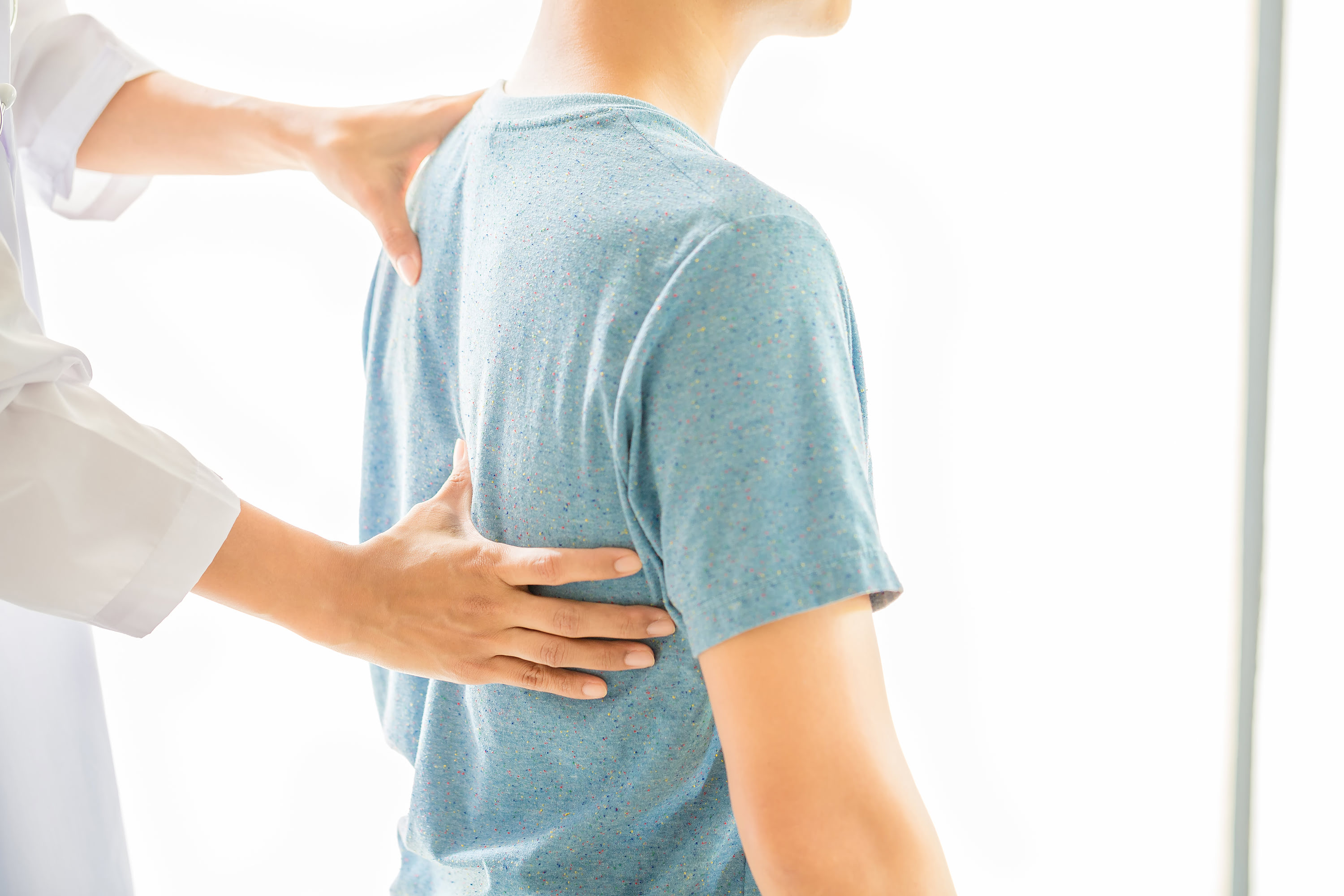 Upper Back Pain: Causes, Symptoms & Physiotherapy Treatment